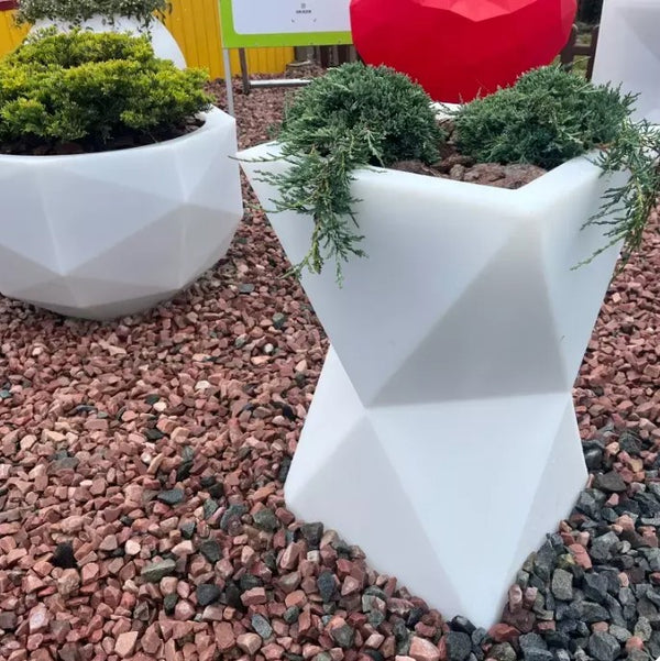 Close-up of the durable polyethylene (PE) material of the Hourglass decorative planter, highlighting its smooth, impact-resistant finish.